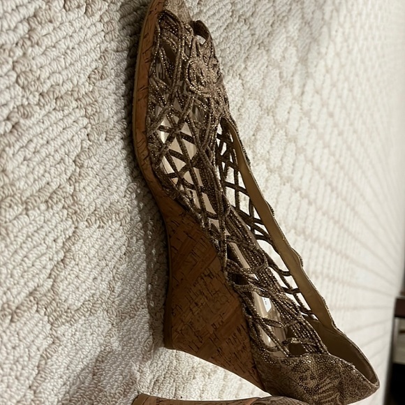 Stuart Weitzman, 9.5, mint condition, wrong size for me, GOLD&CORK - Picture 1 of 3
